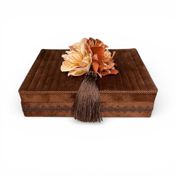 Kvepianti dėžutė su perskyrimais „GĖLĖS"